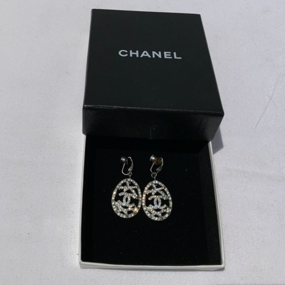 Chanel Swarovski CC Starburst Earrings - Picture 2 of 8